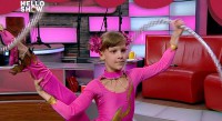 Дарина Давиденко з номером «Веселі хула-хупи»