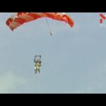 Стрибок Даши з парашутом