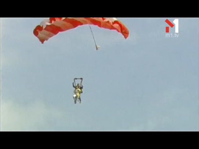 Стрибок Даши з парашутом