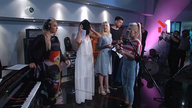 Камеру встановлено в студії звукозапису