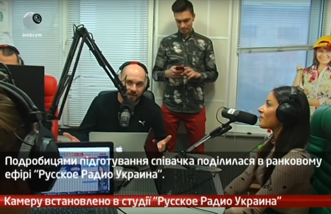 Камеру встановлено в студії “Русское Радио Украина”. Гість – Злата Огнєвіч