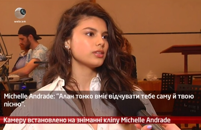 Камеру встановлено на зніманні кліпу Michelle Andrade