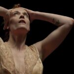 Гурт Florence + The Machine представив барвистий кліп на пісню «Big God»