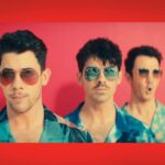 Членів гурту Jonas Brothers у кліпі «Cool» потягло на ретро