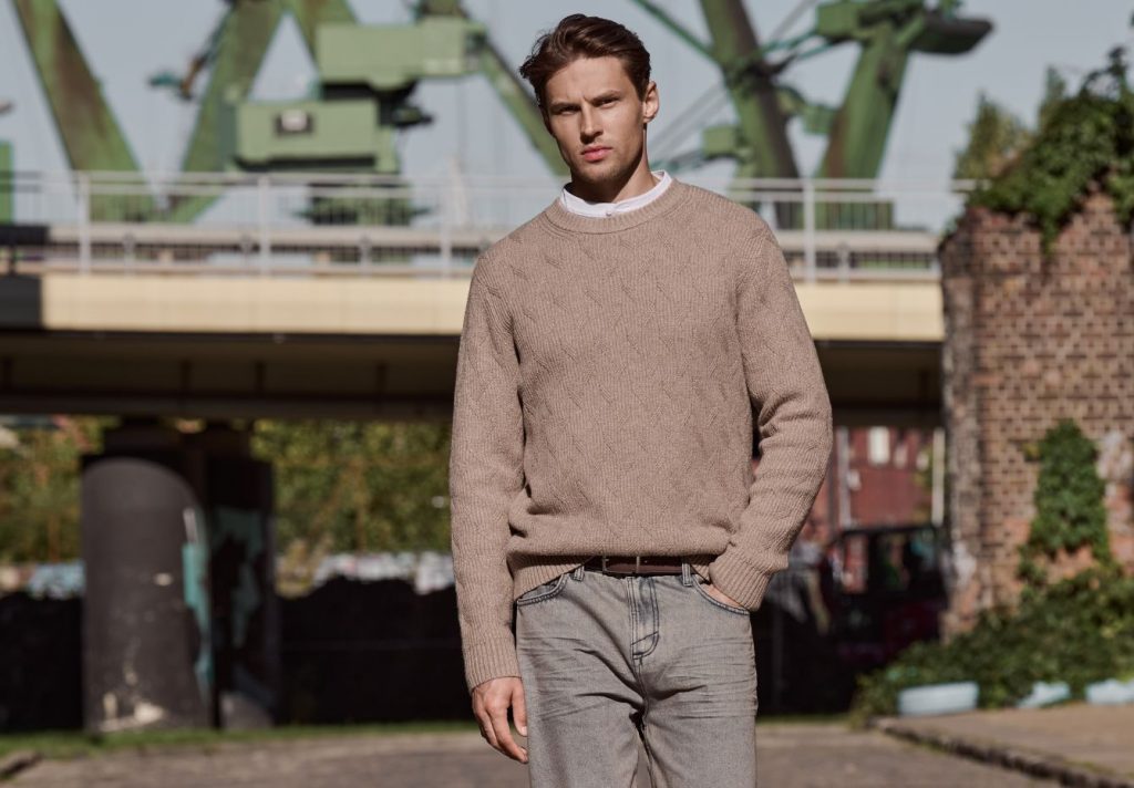 Один светр – безліч стилів: як носити чоловічі светри для різних випадків