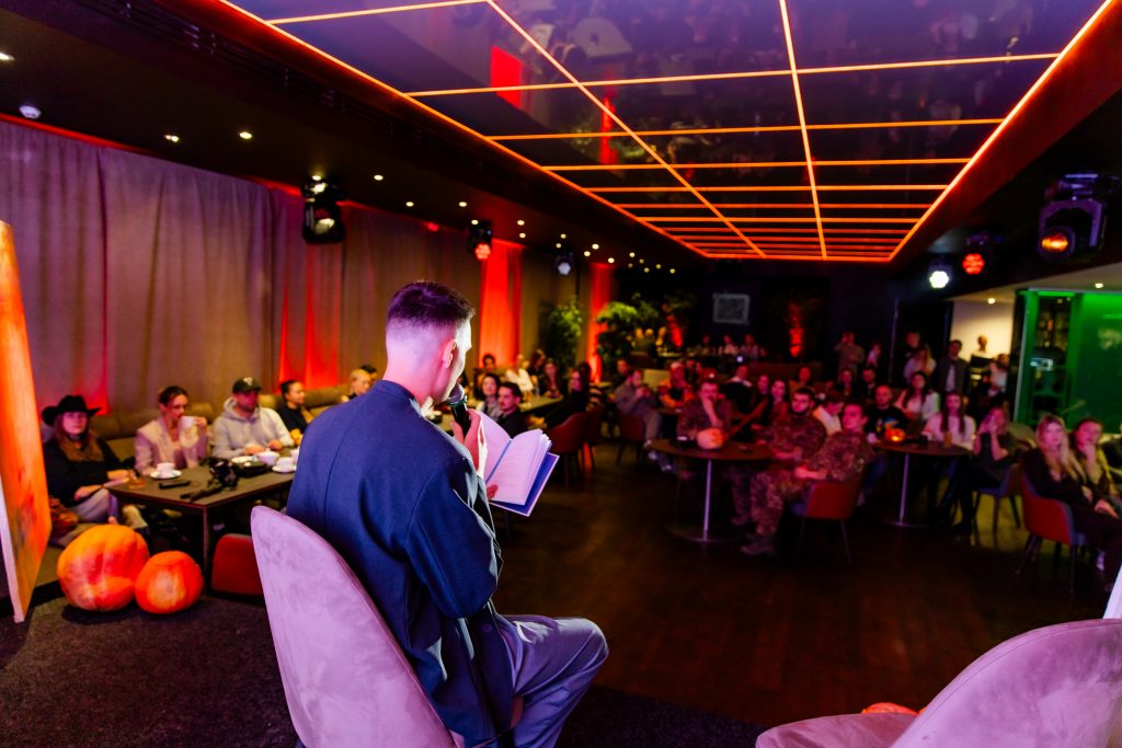 «Читай серцем»: зірка шоу «Холостяк», олімпійський чемпіон та мама української моди зачитали вірші